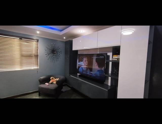 3 BEDROOM HOUSE FOR SALE IN CLOVERDENE